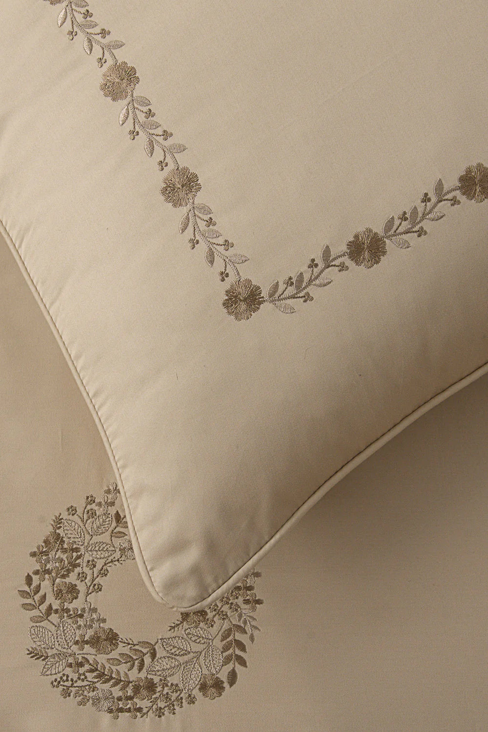 Beige T-400 Embroidered Quilt Cover set