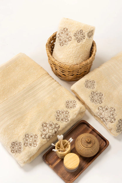 Cream 3 piece Embroidered Towel Set