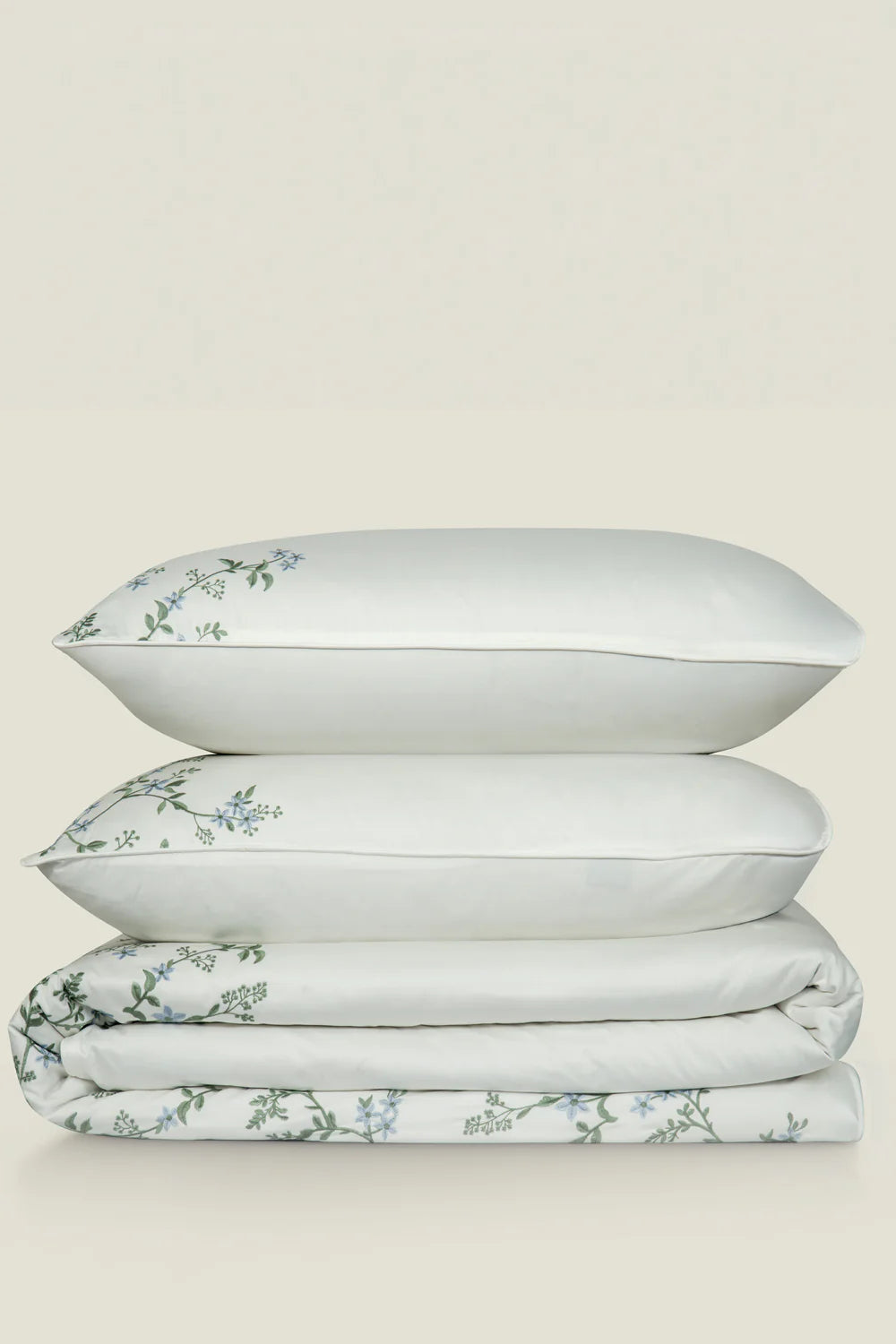 White T-400 Embroidered Quilt Cover set 26