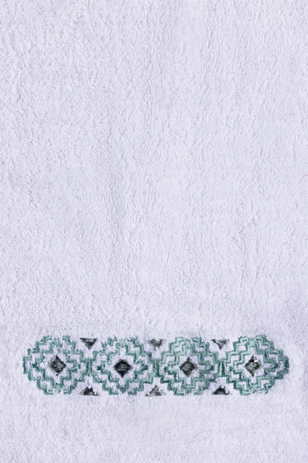 White-3pcs-Embroidered-Towel-Set